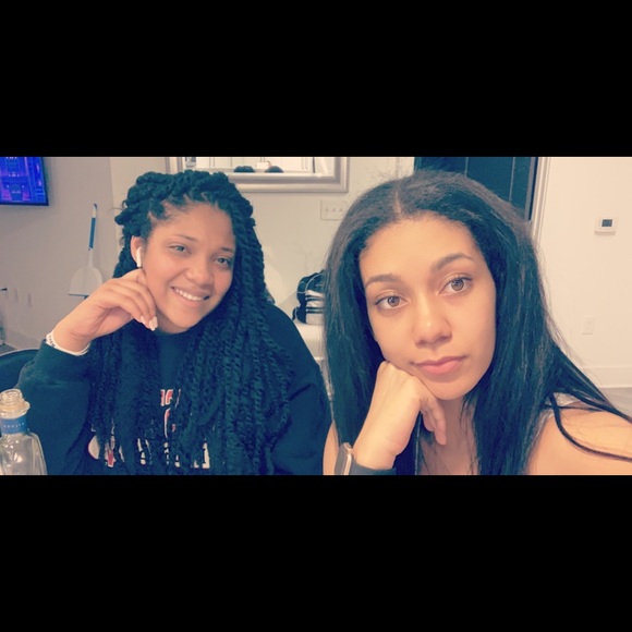 Meet your Posher, Brittany. AlexandriasShoppe.com - Picture 6 of 6